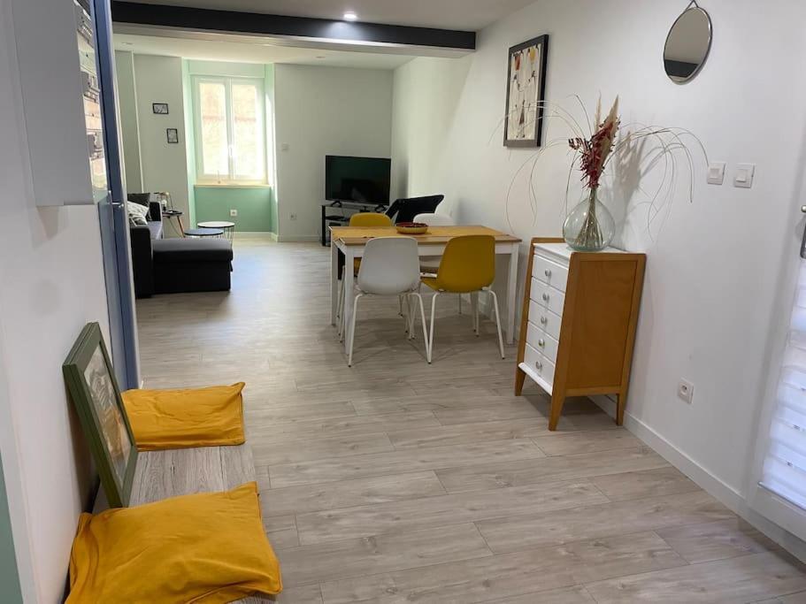 Appartement Entre La Montagne Et La Riviere à Sinsat Extérieur photo