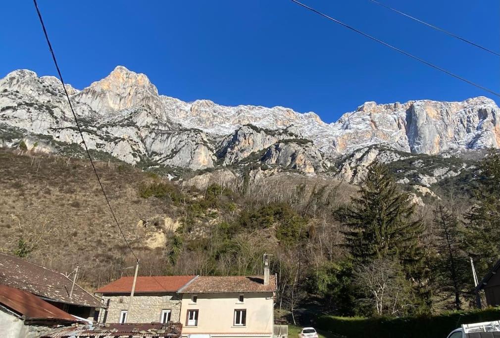 Appartement Entre La Montagne Et La Riviere à Sinsat Extérieur photo