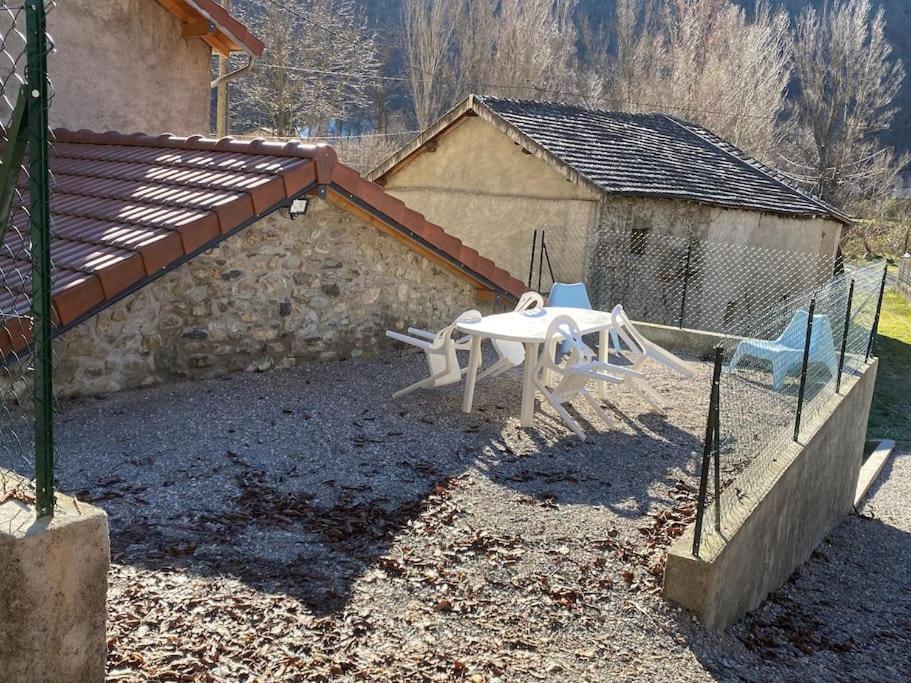 Appartement Entre La Montagne Et La Riviere à Sinsat Extérieur photo